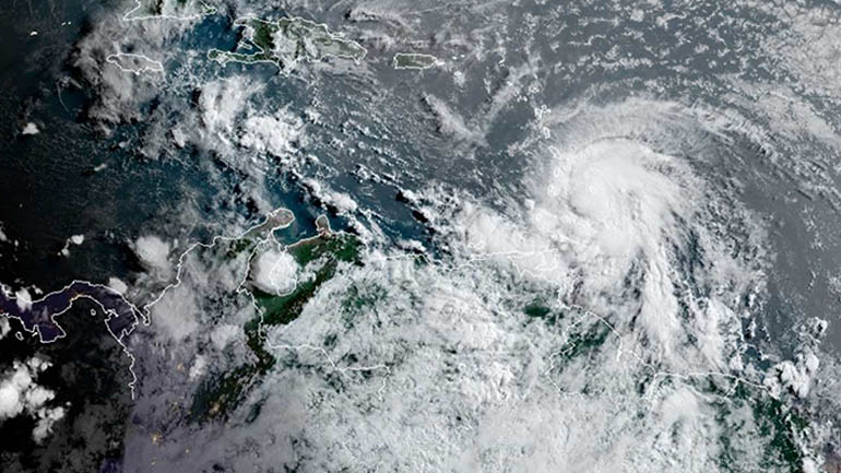 Ο κυκλώνας Έλσα απειλεί την Καραϊβική